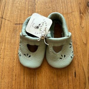 NWT Starry Knight Designs leather baby moccasins